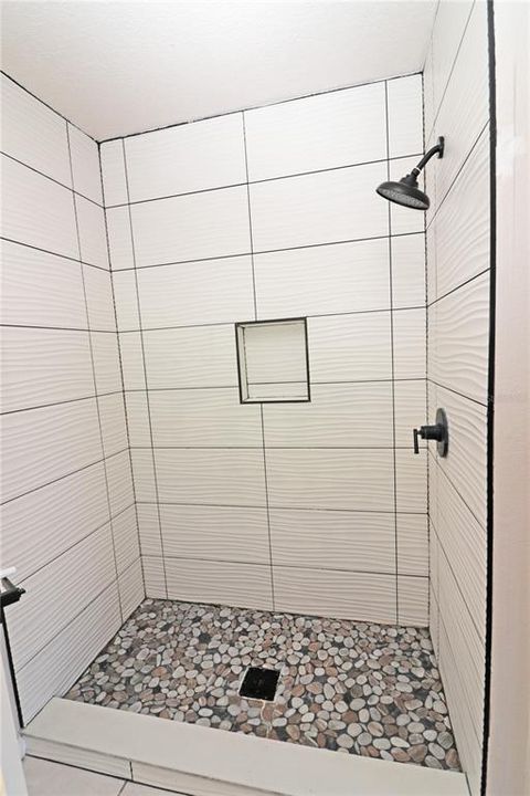 For Sale: $204,900 (2 beds, 1 baths, 992 Square Feet)