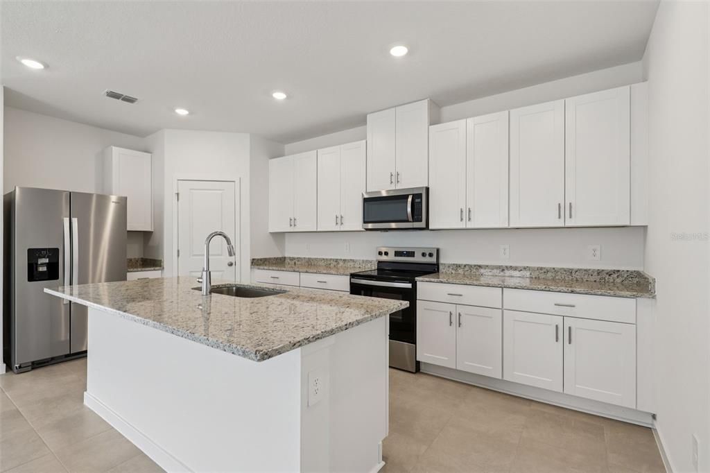 En Venta: $336,990 (4 camas, 3 baños, 1842 Pies cuadrados)