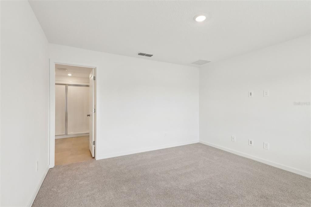 En Venta: $336,990 (4 camas, 3 baños, 1842 Pies cuadrados)