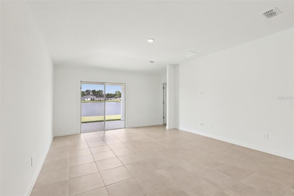 En Venta: $336,990 (4 camas, 3 baños, 1842 Pies cuadrados)