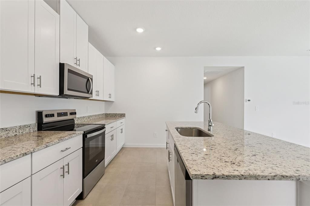 En Venta: $336,990 (4 camas, 3 baños, 1842 Pies cuadrados)