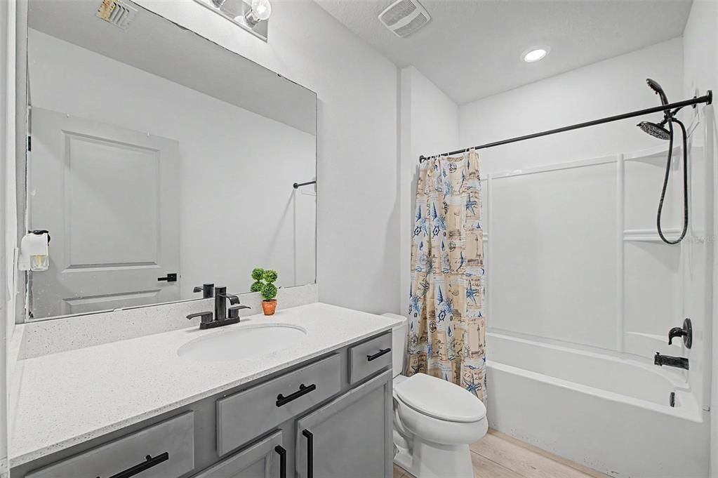 En Venta: $395,000 (4 camas, 2 baños, 1850 Pies cuadrados)