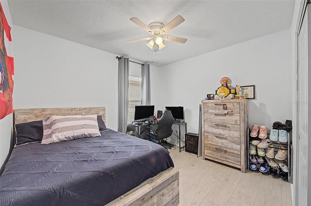 En Venta: $395,000 (4 camas, 2 baños, 1850 Pies cuadrados)