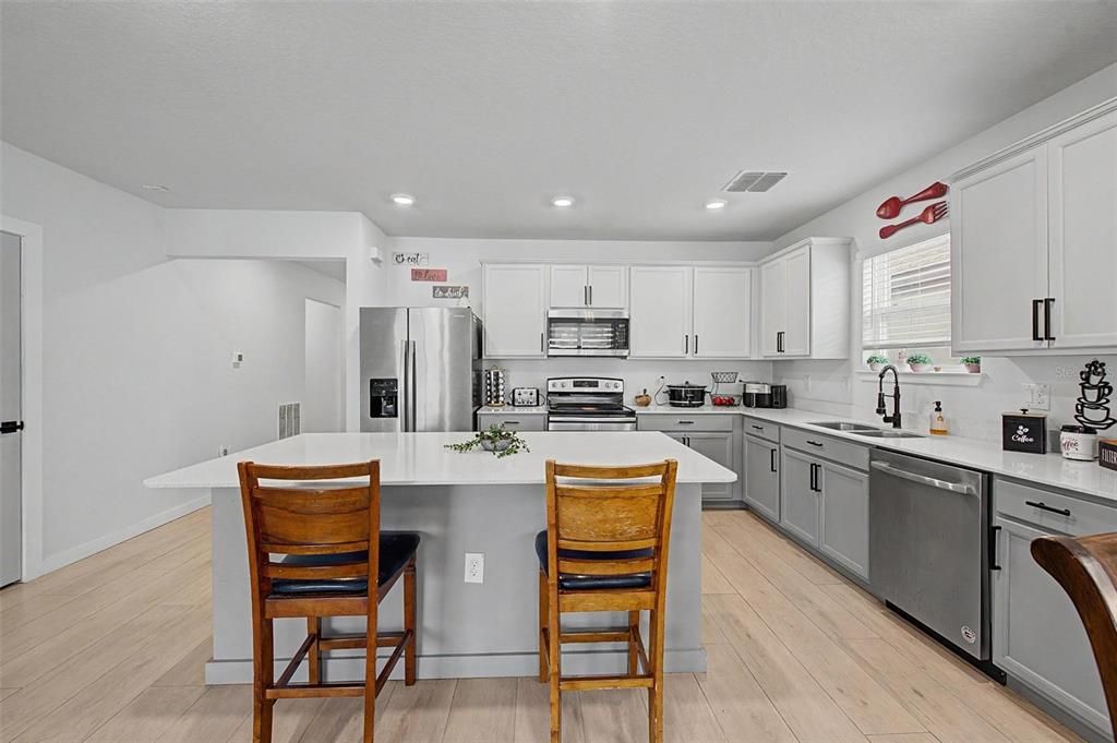 En Venta: $395,000 (4 camas, 2 baños, 1850 Pies cuadrados)