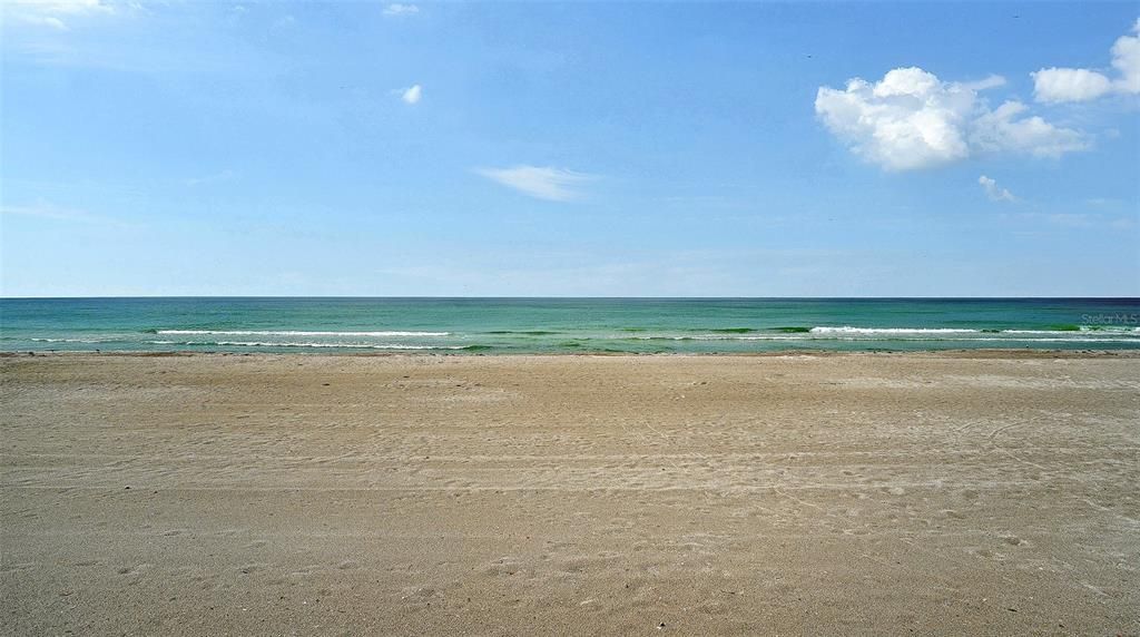 For Sale: $390,000 (1 beds, 1 baths, 876 Square Feet)