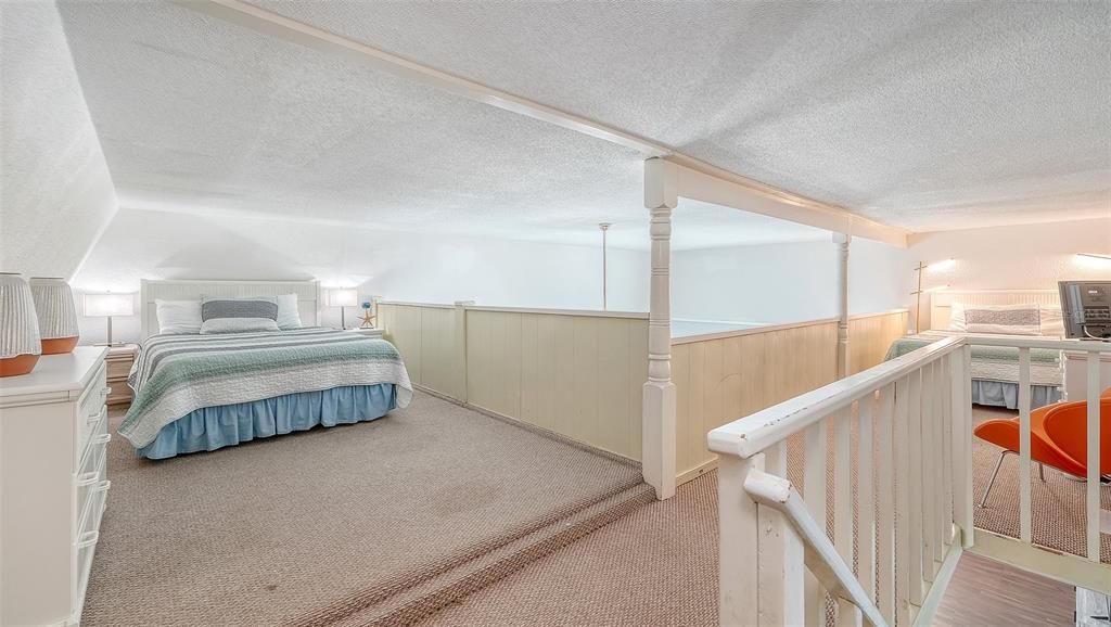 For Sale: $390,000 (1 beds, 1 baths, 876 Square Feet)