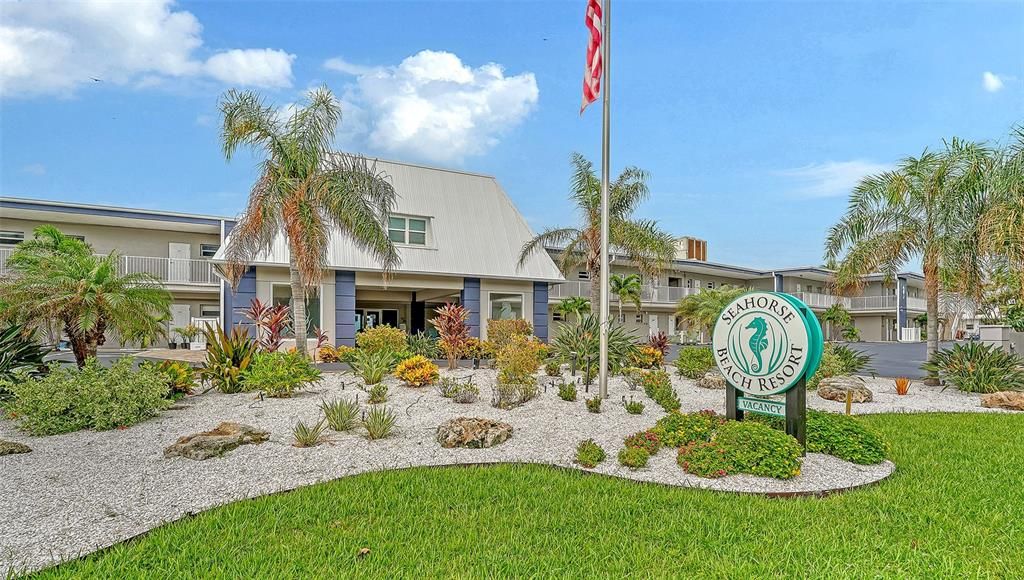 For Sale: $390,000 (1 beds, 1 baths, 876 Square Feet)
