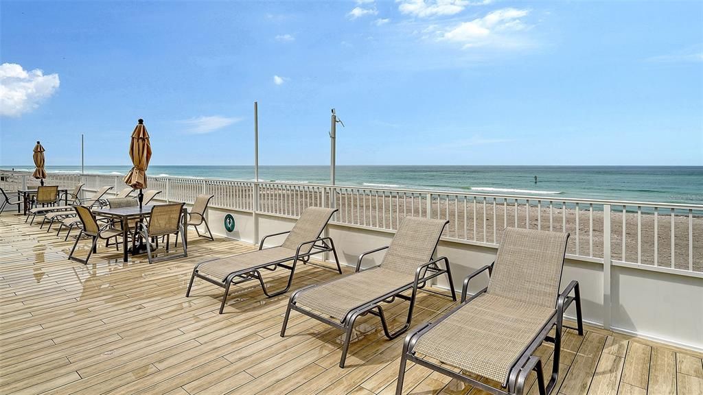 For Sale: $390,000 (1 beds, 1 baths, 876 Square Feet)