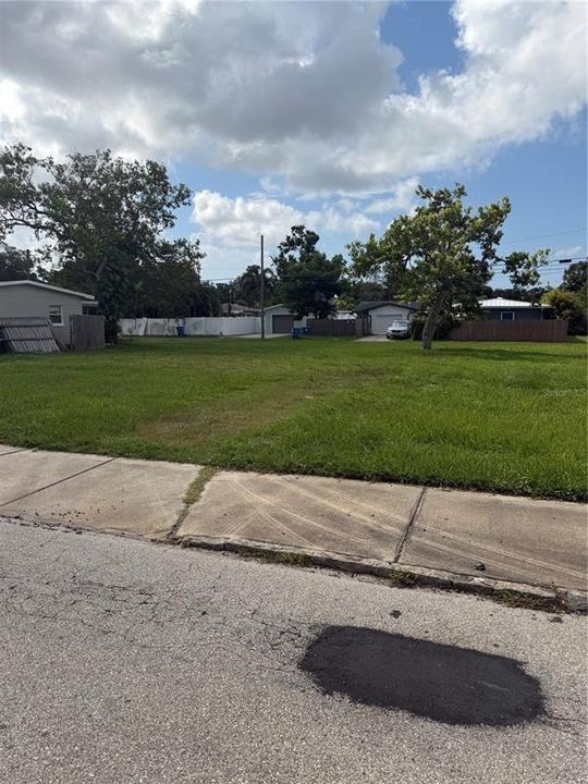 En Venta: $299,900 (0.24 acres)