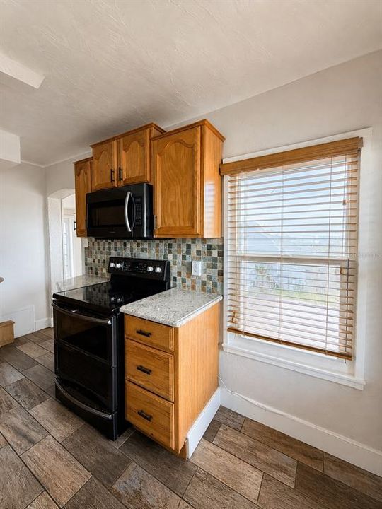 For Rent: $3,000 (3 beds, 2 baths, 1364 Square Feet)