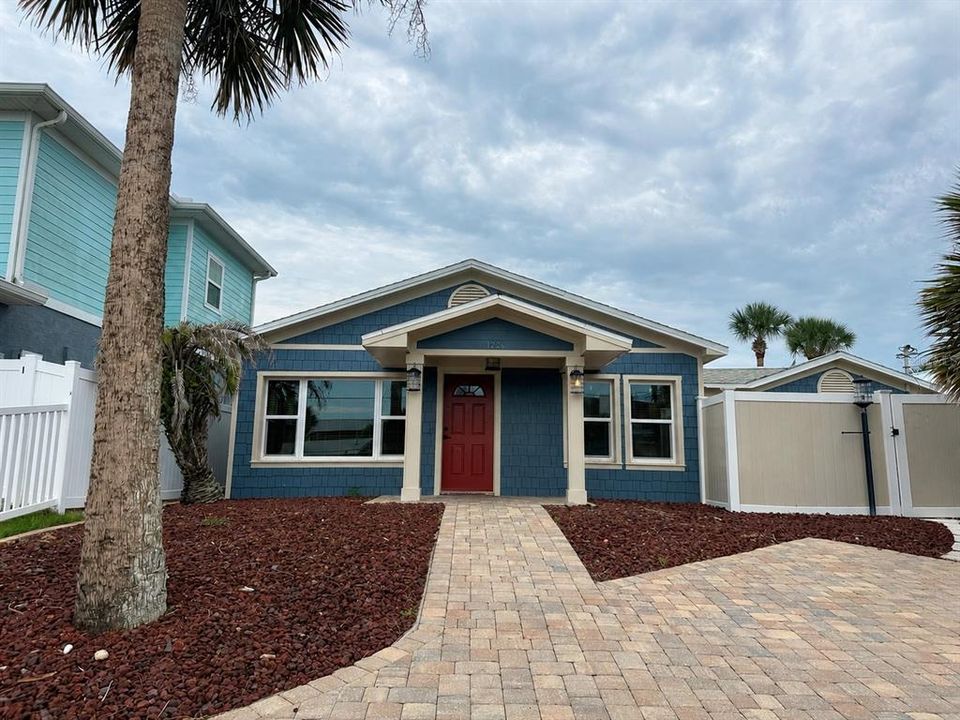 For Rent: $3,000 (3 beds, 2 baths, 1364 Square Feet)