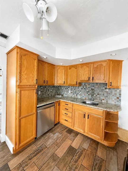 For Rent: $3,000 (3 beds, 2 baths, 1364 Square Feet)