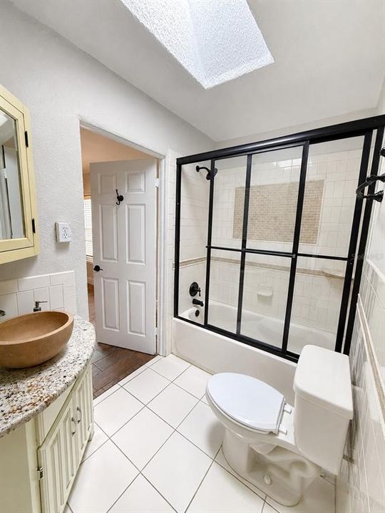 For Rent: $3,000 (3 beds, 2 baths, 1364 Square Feet)