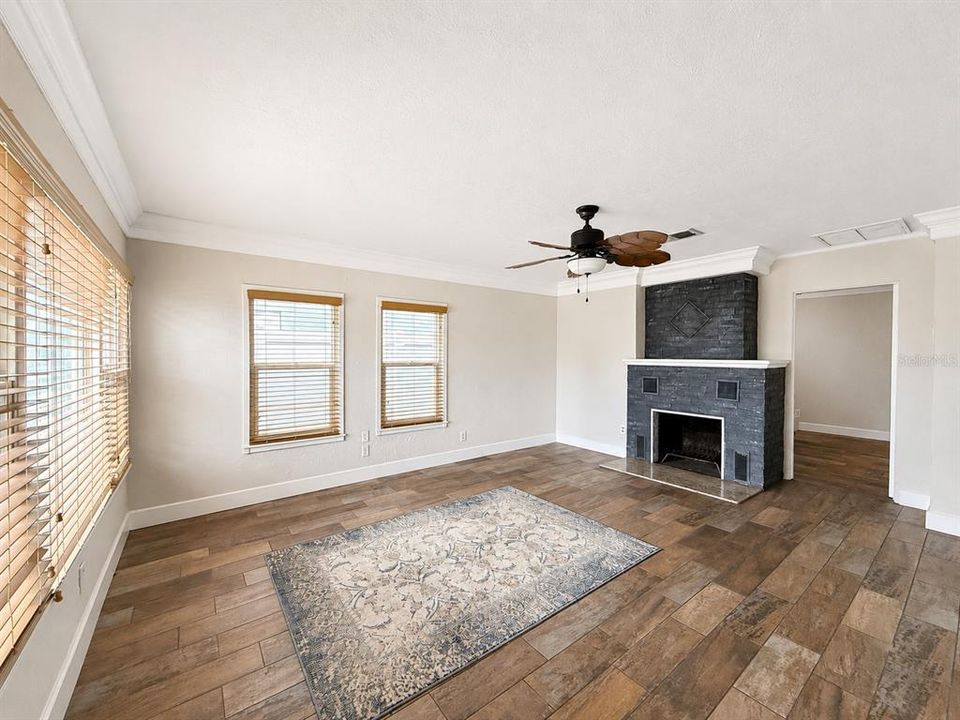 For Rent: $3,000 (3 beds, 2 baths, 1364 Square Feet)