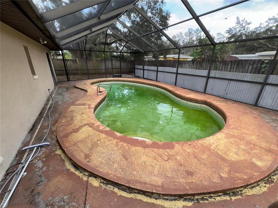For Sale: $365,000 (4 beds, 2 baths, 1852 Square Feet)