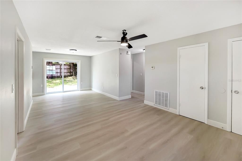 For Sale: $272,500 (3 beds, 1 baths, 988 Square Feet)