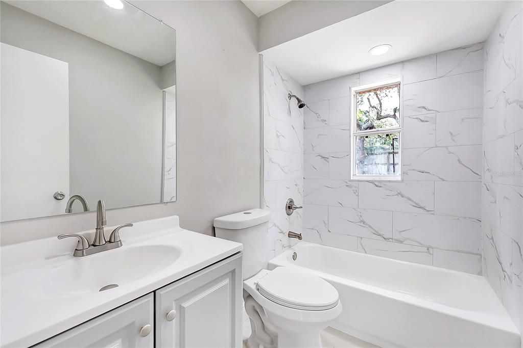 For Sale: $272,500 (3 beds, 1 baths, 988 Square Feet)