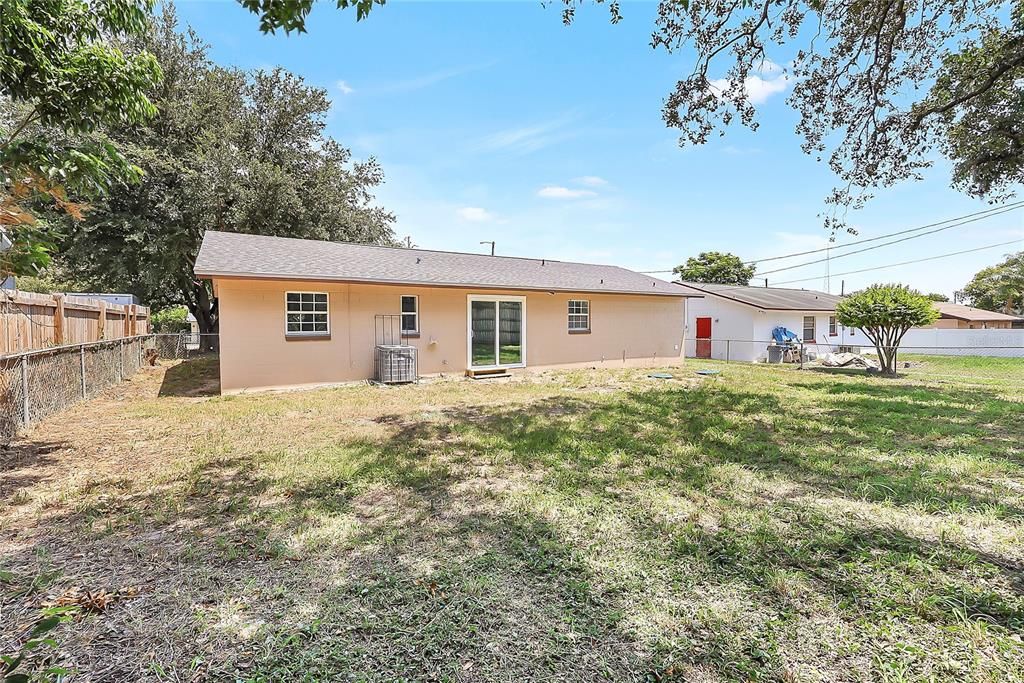 For Sale: $272,500 (3 beds, 1 baths, 988 Square Feet)