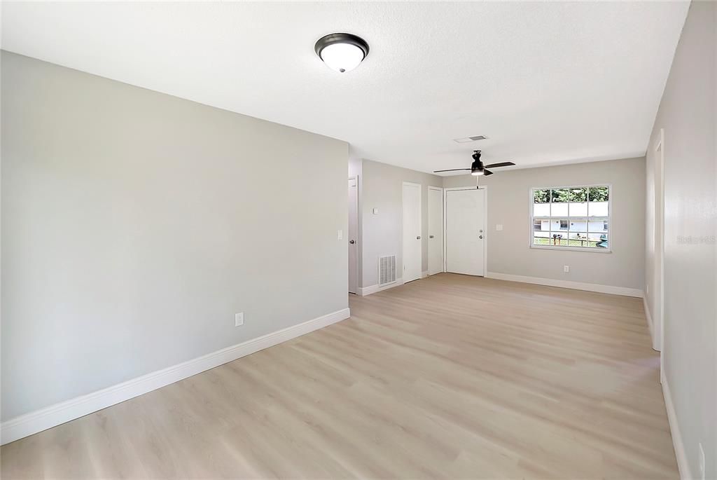 For Sale: $272,500 (3 beds, 1 baths, 988 Square Feet)