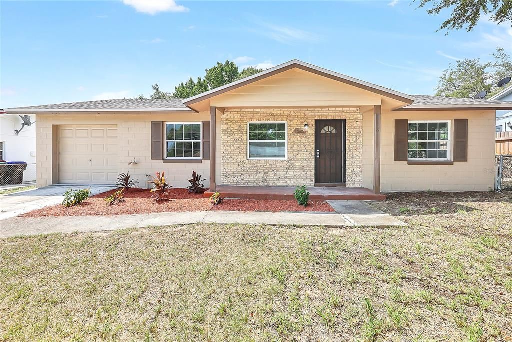 For Sale: $272,500 (3 beds, 1 baths, 988 Square Feet)
