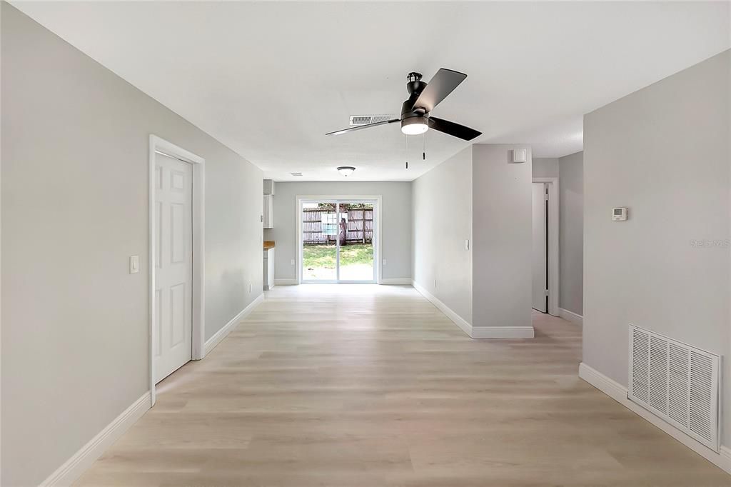 For Sale: $272,500 (3 beds, 1 baths, 988 Square Feet)