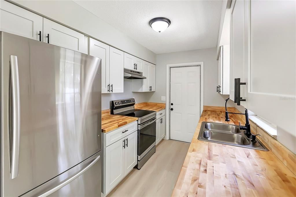 For Sale: $272,500 (3 beds, 1 baths, 988 Square Feet)