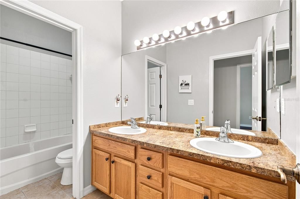 For Sale: $315,000 (3 beds, 2 baths, 1802 Square Feet)