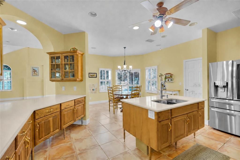 For Sale: $625,000 (3 beds, 2 baths, 3711 Square Feet)