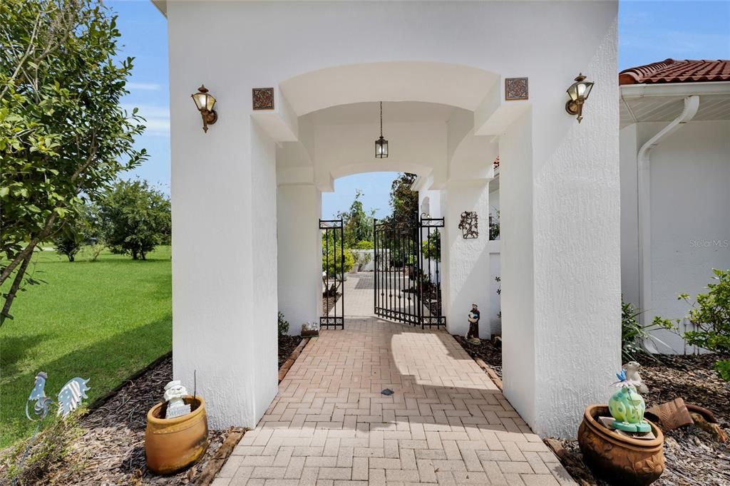 For Sale: $625,000 (3 beds, 2 baths, 3711 Square Feet)