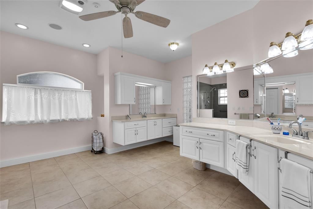 For Sale: $625,000 (3 beds, 2 baths, 3711 Square Feet)