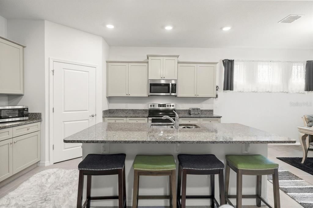 For Sale: $320,000 (4 beds, 2 baths, 2041 Square Feet)