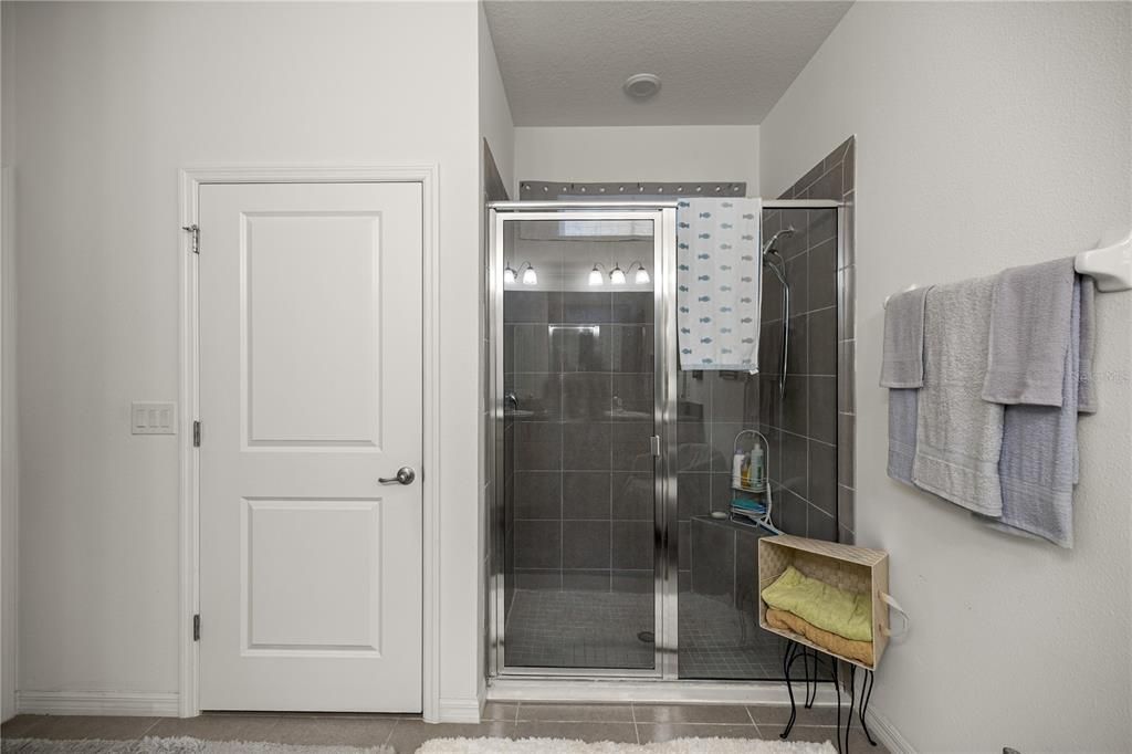 For Sale: $320,000 (4 beds, 2 baths, 2041 Square Feet)