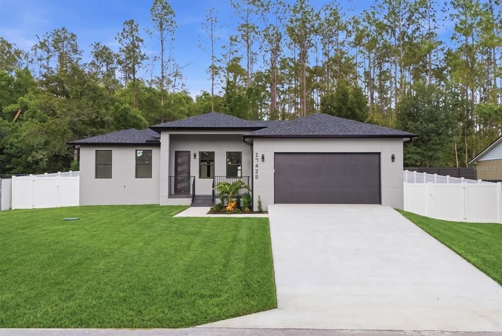 For Sale: $398,500 (3 beds, 2 baths, 1551.11 Square Feet)