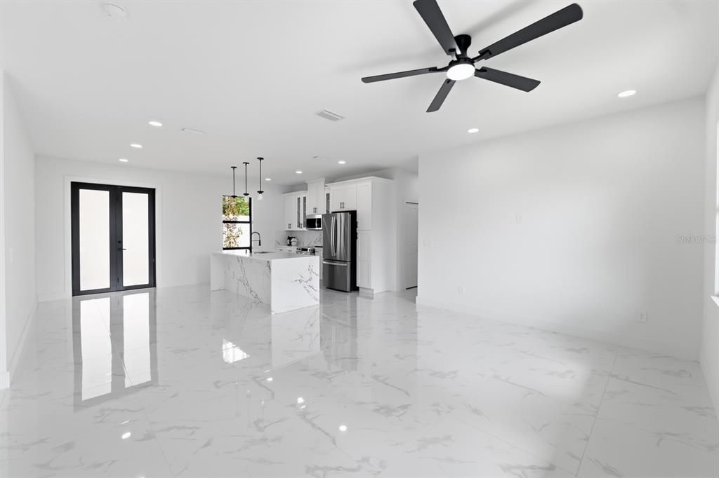 For Sale: $398,500 (3 beds, 2 baths, 1551.11 Square Feet)
