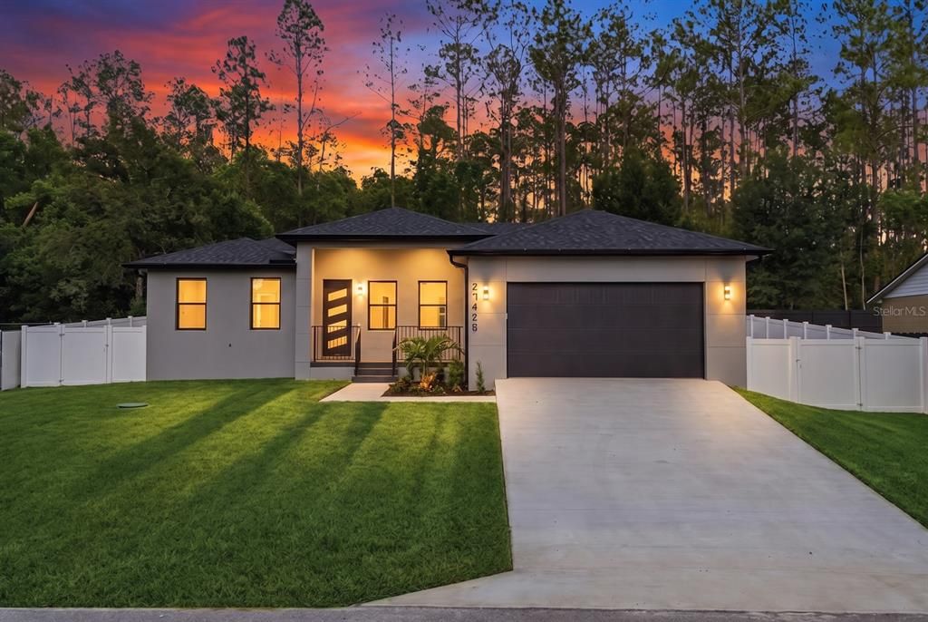 For Sale: $398,500 (3 beds, 2 baths, 1551.11 Square Feet)