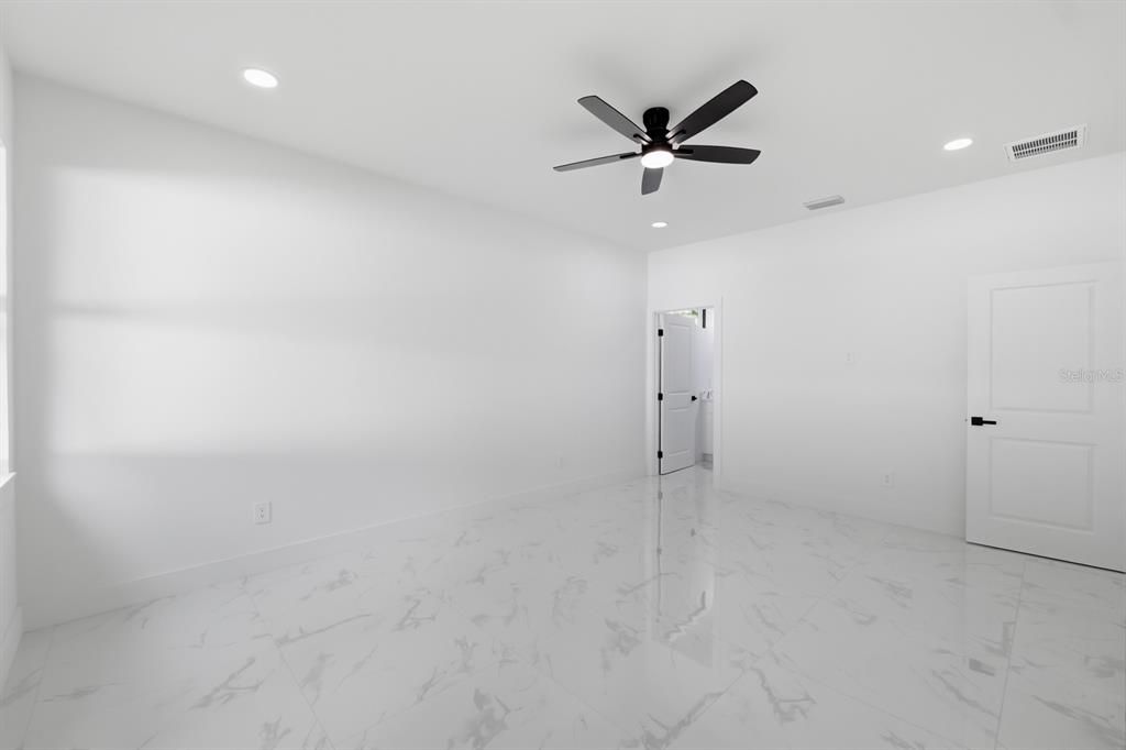 For Sale: $398,500 (3 beds, 2 baths, 1551.11 Square Feet)