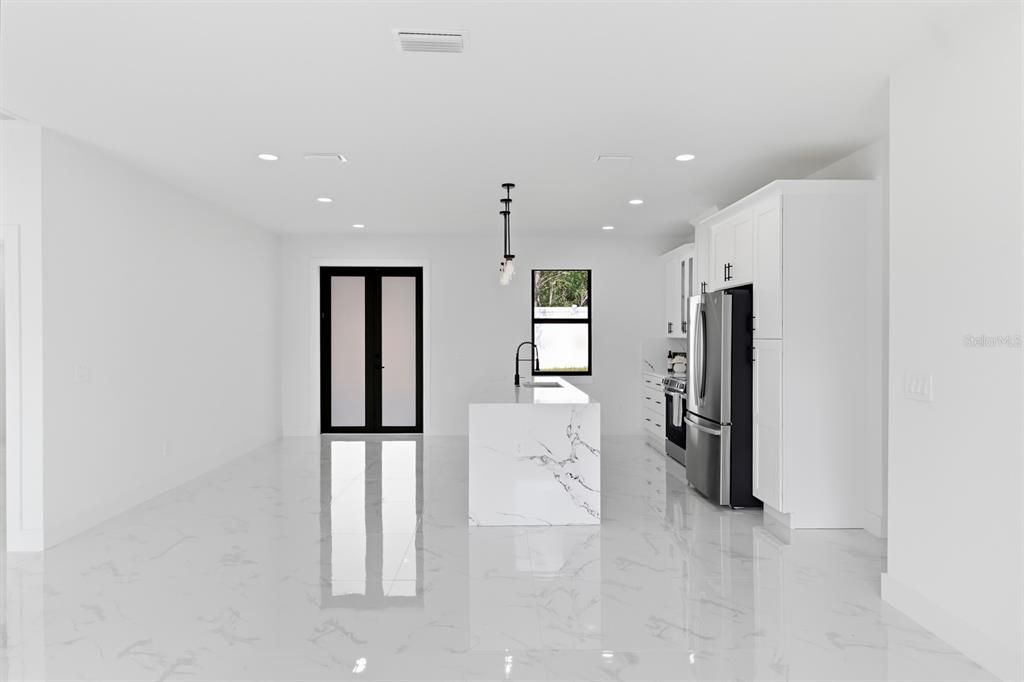 For Sale: $398,500 (3 beds, 2 baths, 1551.11 Square Feet)