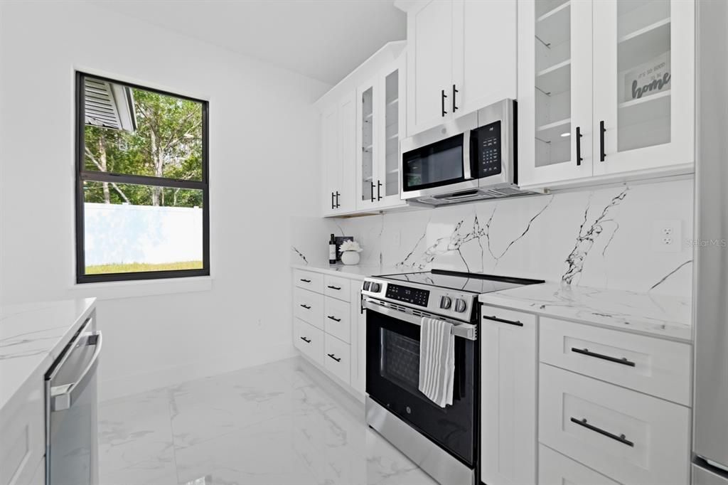 For Sale: $398,500 (3 beds, 2 baths, 1551.11 Square Feet)