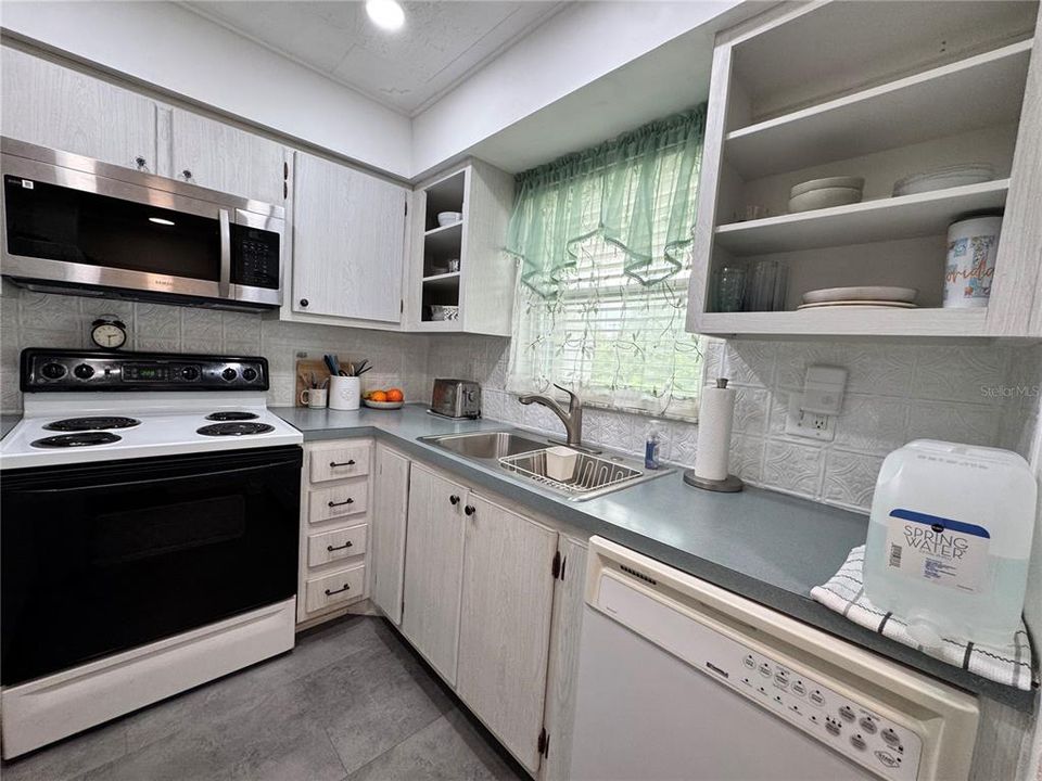 На продажу: $100,000 (1 спален, 1 ванн, 725 Квадратных фут)