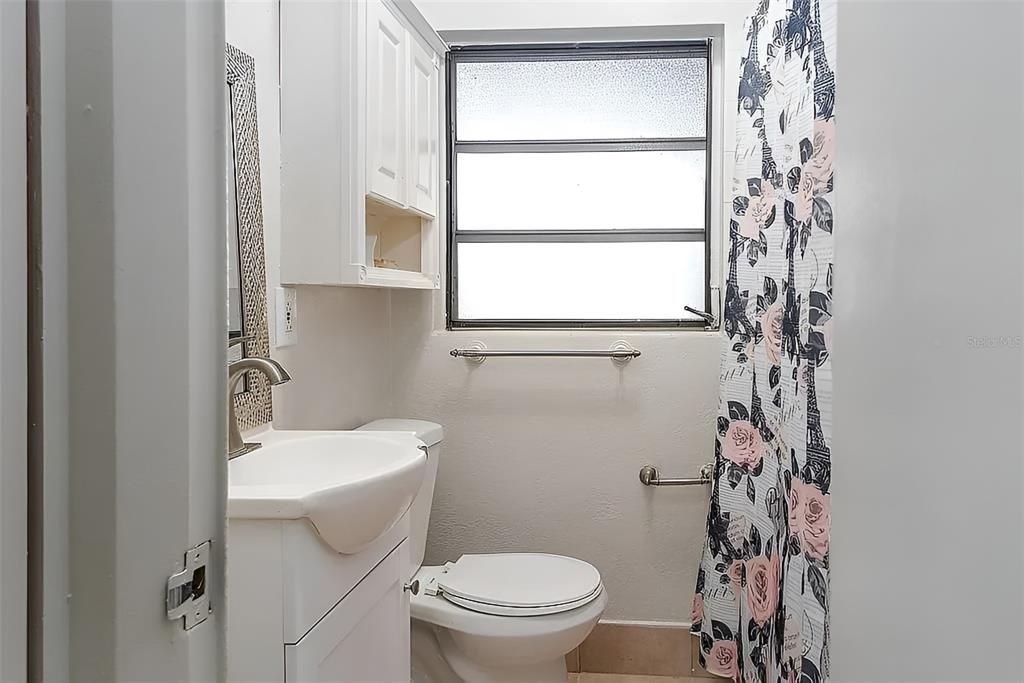 For Sale: $325,000 (4 beds, 2 baths, 1114 Square Feet)