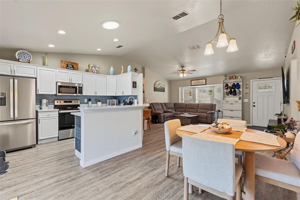 For Sale: $294,000 (3 beds, 2 baths, 1235 Square Feet)
