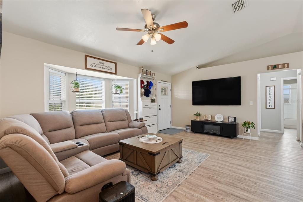 For Sale: $294,000 (3 beds, 2 baths, 1235 Square Feet)