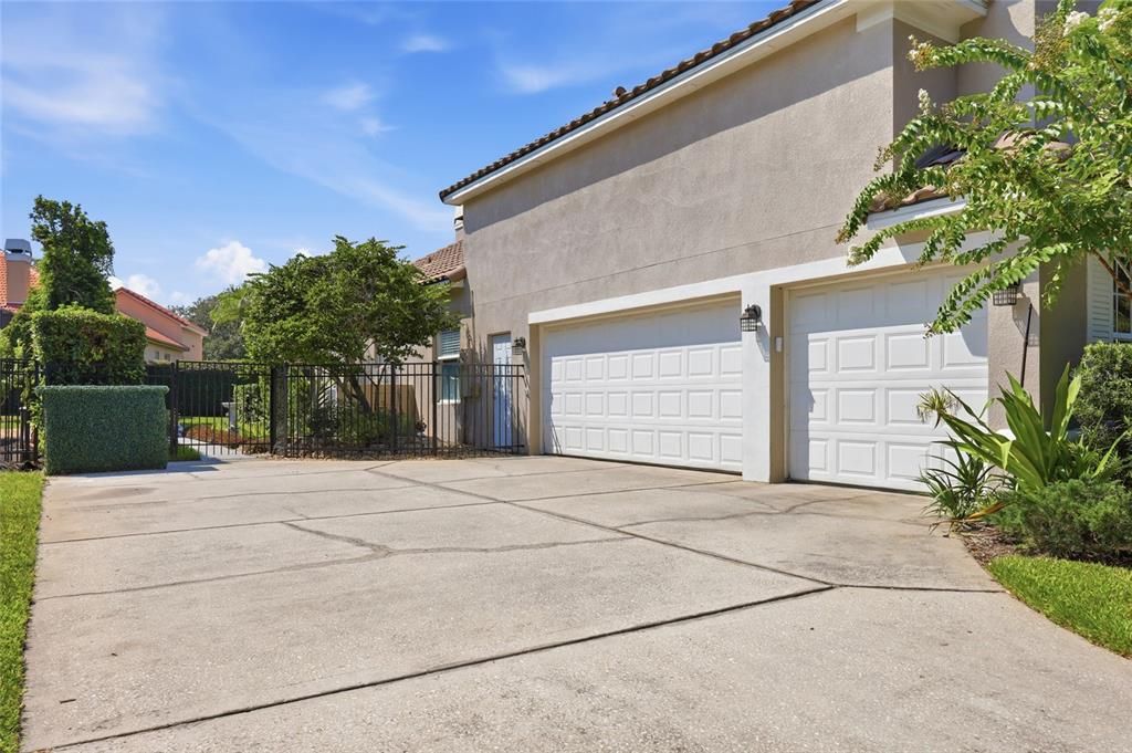 For Sale: $1,100,000 (4 beds, 4 baths, 3453 Square Feet)