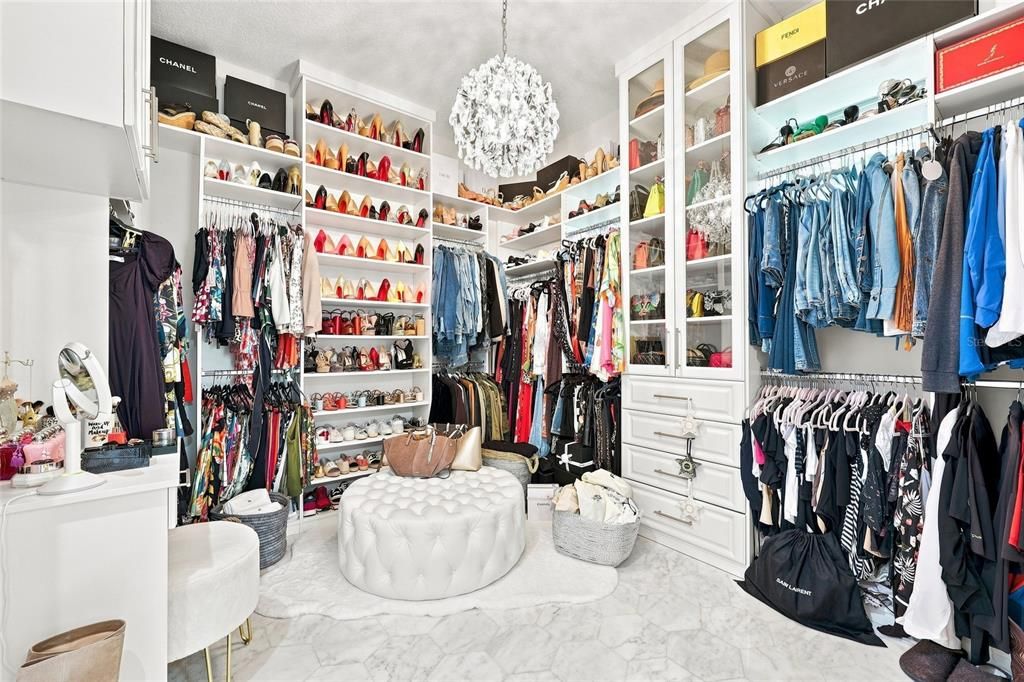 For Sale: $1,100,000 (4 beds, 4 baths, 3453 Square Feet)