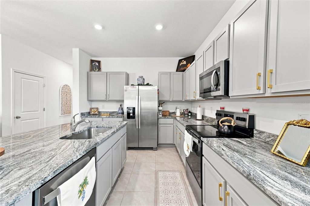 На продажу: $329,900 (3 спален, 2 ванн, 1758 Квадратных фут)