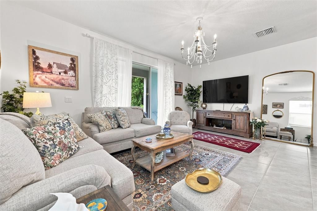 На продажу: $329,900 (3 спален, 2 ванн, 1758 Квадратных фут)