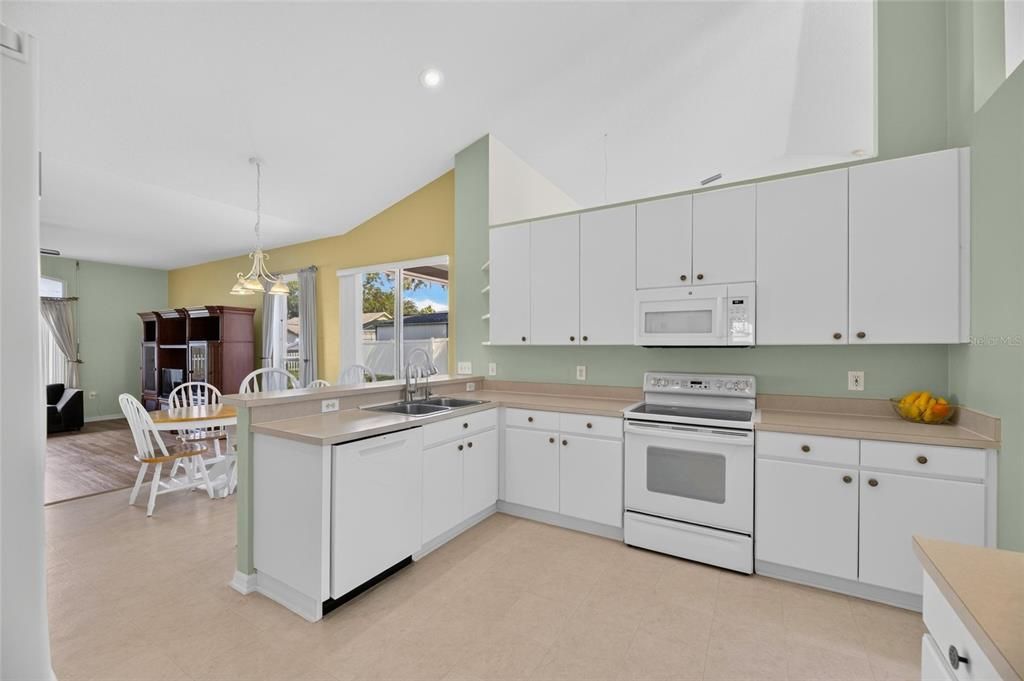 For Sale: $469,900 (4 beds, 3 baths, 2727 Square Feet)