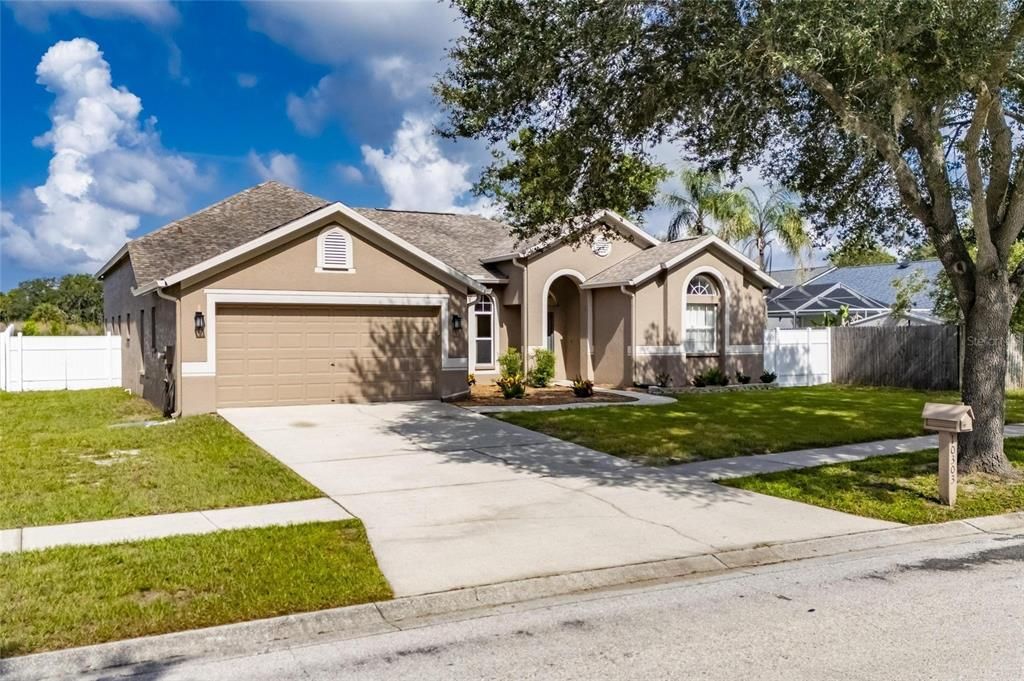 For Sale: $469,900 (4 beds, 3 baths, 2727 Square Feet)