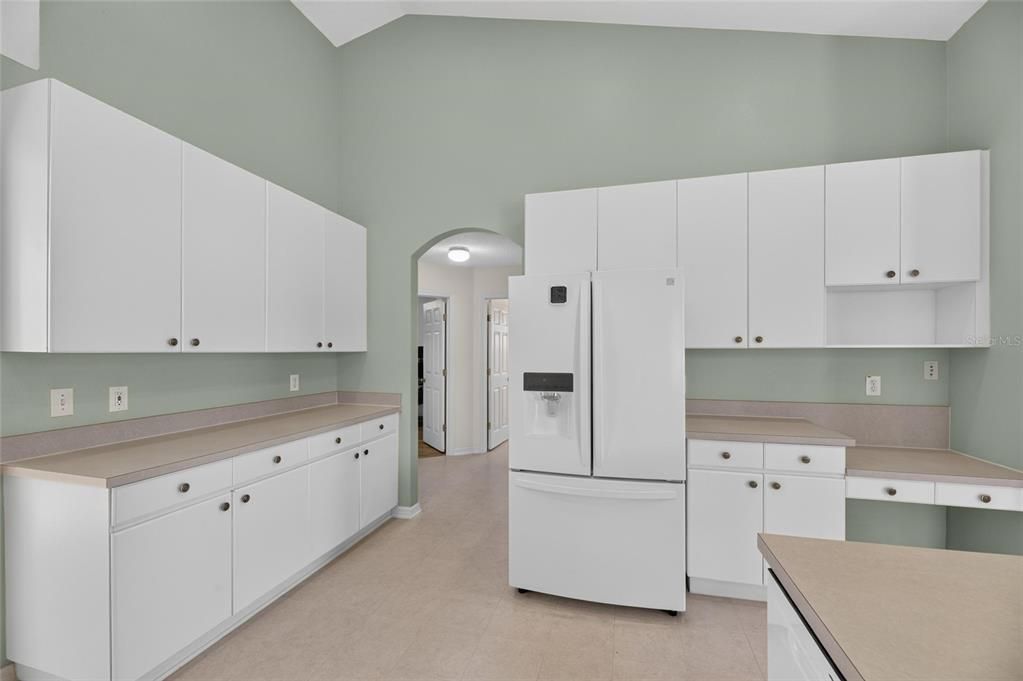 For Sale: $469,900 (4 beds, 3 baths, 2727 Square Feet)