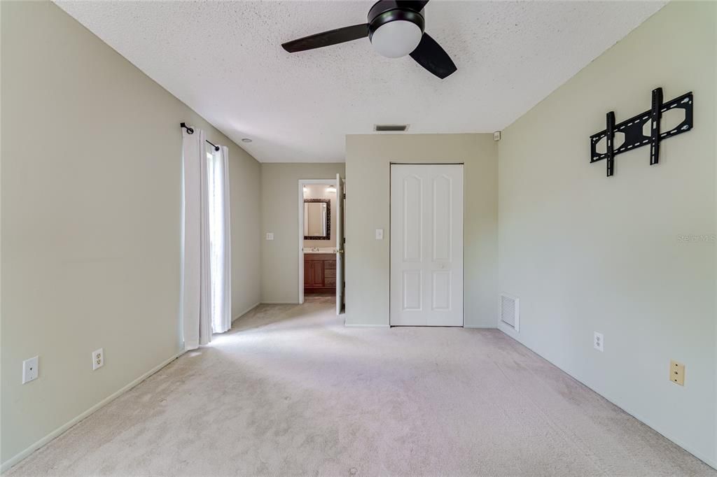 For Sale: $409,900 (3 beds, 2 baths, 1489 Square Feet)
